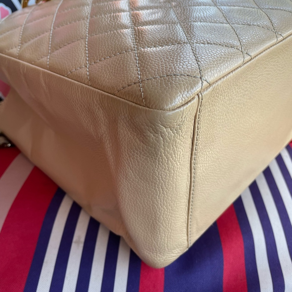 Chanel Large GST beige (authentic) - Picture 9 of 12